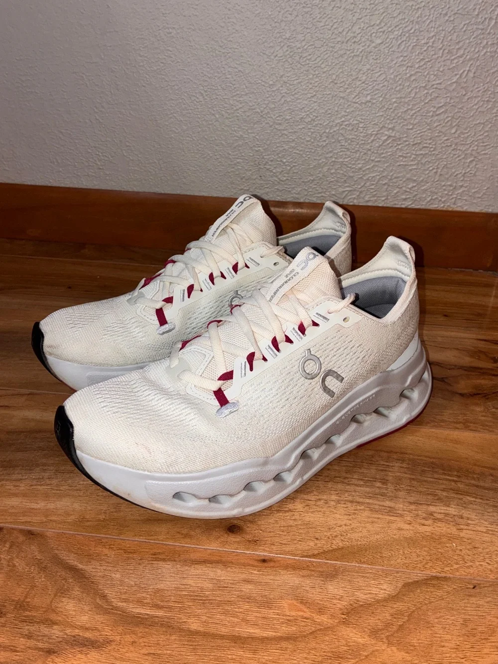 On Cloud Women’s Cloudsurfer Max Athletic Running Shoes Sneakers- size 9